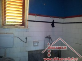 vindem-casa-2-camere-zona-trei-stejari-9