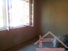 vindem-casa-2-camere-zona-trei-stejari-3