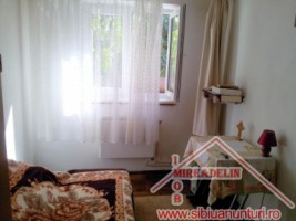 vand-apartament-3-camere-valea-aurie-zona-strada-sibiel-1