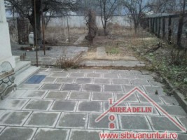 vindem-casa-de-locuit-3-camere-zona-compa-lazaret-1