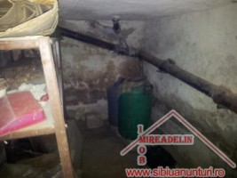 vindem-casa-de-locuit-3-camere-zona-compa-lazaret-8