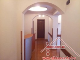 de-vanzare-apartament-la-casa-pretabil-cabinete-1