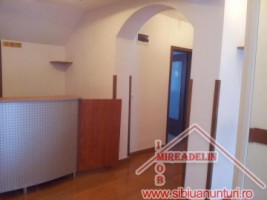 de-vanzare-apartament-la-casa-pretabil-cabinete-2