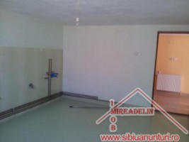 inchiriem-spatiu-comercial-zona-strada-sacel-3