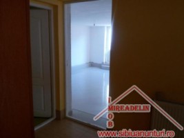 inchiriem-spatiu-comercial-zona-strada-sacel-4