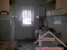 vand-apartament-4-camere-etaj-iii-strada-olteniei