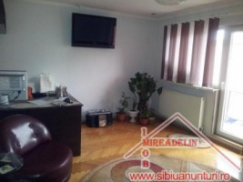 vand-apartament-4-camere-etaj-iii-strada-olteniei-3