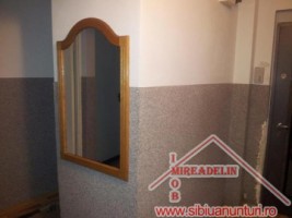 vand-apartament-4-camere-etaj-iii-strada-olteniei-6