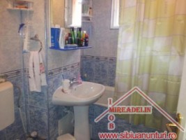 vand-apartament-4-camere-etaj-iii-strada-olteniei-8