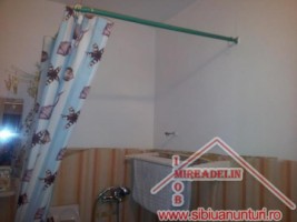 vand-apartament-4-camere-etaj-iii-strada-olteniei-9