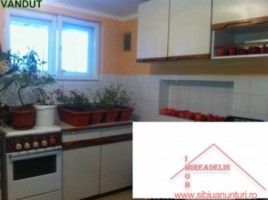 vand-apartament-la-casa-4-camere-lazaretastr-lupeni-0