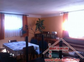 vand-apartament-la-casa-4-camere-lazaretastr-lupeni-1