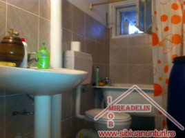 vand-apartament-la-casa-4-camere-lazaretastr-lupeni-3