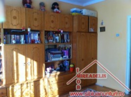 vand-apartament-la-casa-4-camere-lazaretastr-lupeni-8