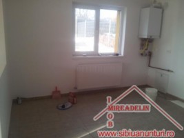 vand-casa-tip-vila-pe-triplex-localitatea-cisnadie-1