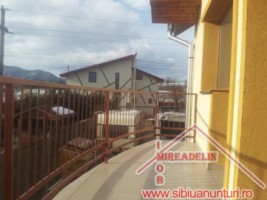 vand-casa-tip-vila-pe-triplex-localitatea-cisnadie-6