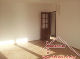 vand-casa-tip-vila-pe-triplex-localitatea-cisnadie-7