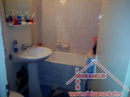 vindem-apartament-3-camere-str-semaforului-7