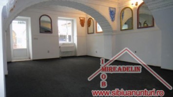 inchiriem-spatiu-comercial-loc-cisnadie-central-40-mp-1