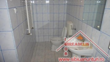 inchiriem-spatiu-comercial-loc-cisnadie-central-40-mp-3