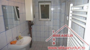 inchiriem-spatiu-comercial-loc-cisnadie-central-40-mp-4
