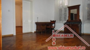 inchiriem-apartament-la-casa-3-camere-zona-centrala-10