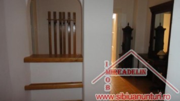 inchiriem-apartament-la-casa-3-camere-zona-centrala-12