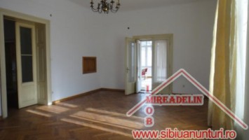 inchiriem-apartament-3-camere-la-casa-zona-centrala-1