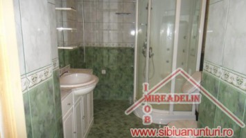 inchiriem-apartament-3-camere-la-casa-zona-centrala-8