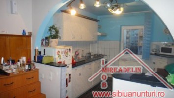 inchiriez-apartament-3-camere-a-aleea-iasomiei-turnisor-6