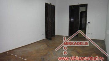 inchiriez-casa-4-camere-singur-in-curte-zona-centrala-2