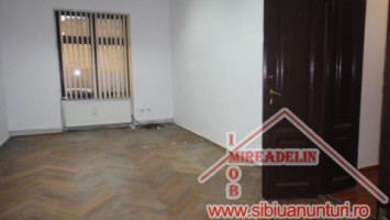 inchiriez-casa-4-camere-singur-in-curte-zona-centrala-3