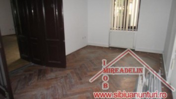 inchiriez-casa-4-camere-singur-in-curte-zona-centrala-5
