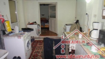 oferta-casa-de-vanzare-pe-274-mp-zona-lupeni-4