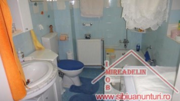oferta-casa-de-vanzare-pe-274-mp-zona-lupeni-9