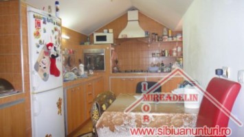 vand-casa-2-spatii-comerciale-zona-strazii-9-mai
