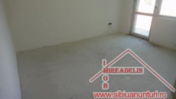 vand-apartament-3-camere-central-1