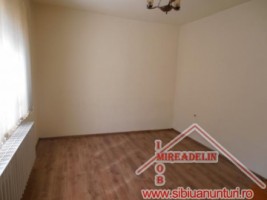 inchiriez-casa-4-camere-singur-in-curte-cartier-tiglari-1