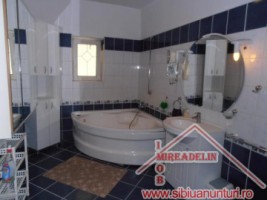 inchiriez-casa-6-camere-singur-in-curte-zona-piata-cluj-2
