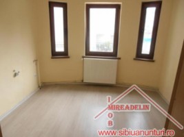 inchiriez-casa-dp-6-camere-singur-in-curte-zona-turnisor-3