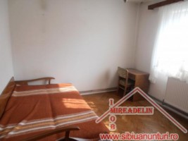 inchiriez-apartament-4-camere-zona-vasile-aaron-2