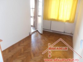 inchiriez-apartament-4-camere-zona-vasile-aaron-3