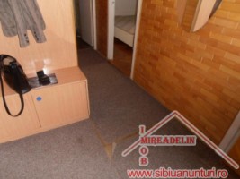 inchiriez-apartament-4-camere-zona-vasile-aaron-8
