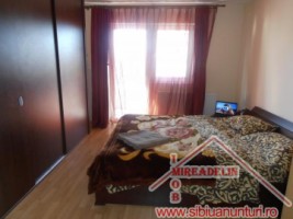 vand-apartament-3-camere-la-vila-selimbar-2