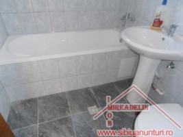 inchiriez-apartament-2-camere-valea-aurie-1