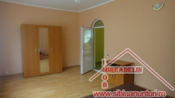 inchiriez-apartament-3-camere-120-mp-strand-2