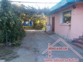 pf-vand-casa-4-camere-loc-copsa-mica-1