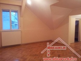 ocazie-vand-apartament-la-vila-str-dealului-1