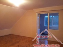 ocazie-vand-apartament-la-vila-str-dealului-4