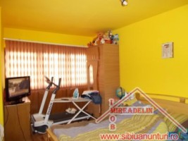 vand-apartament-3-camere-strada-siretului-1